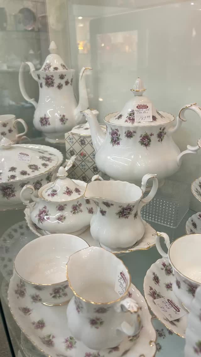 V is for… vases, violets, vinyl, Victorian treasures, and viewfinders!
This week, we’re celebrating the very versatile letter V — filled with vintage charm and vibrant character.
⠀
From delicate vases to nostalgic viewfinders and ornate vanity pieces, these V selections bring history to life in the best way.
⠀
✨ Visit us and see which V will steal your heart!

#stjacobsmarket #vintagevibes #retro #antiquemarket #nostalgia #shoplocalontario #alphabetfinds