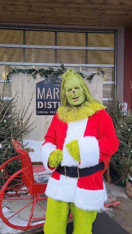 Thank you to everyone that donated to Grinching for Good to support @foodbankwatreg @voiceswr
And a big thank you to @themeanonekw for spreading such holiday cheer!