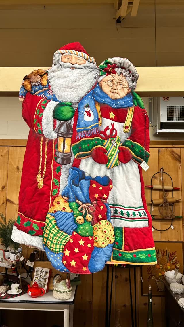 After your Thursday stop at @stjacobsmarket for seasonal goodies, swing by for gift inspiration that’s truly one-of-a-kind 🎁 From antique curios to charming collectibles, we’ve got something unique for every name on your list.

#stjacobsmarket #vintagevibes #retro #antiquemarket #nostalgia #shoplocalontario #holidayshopping