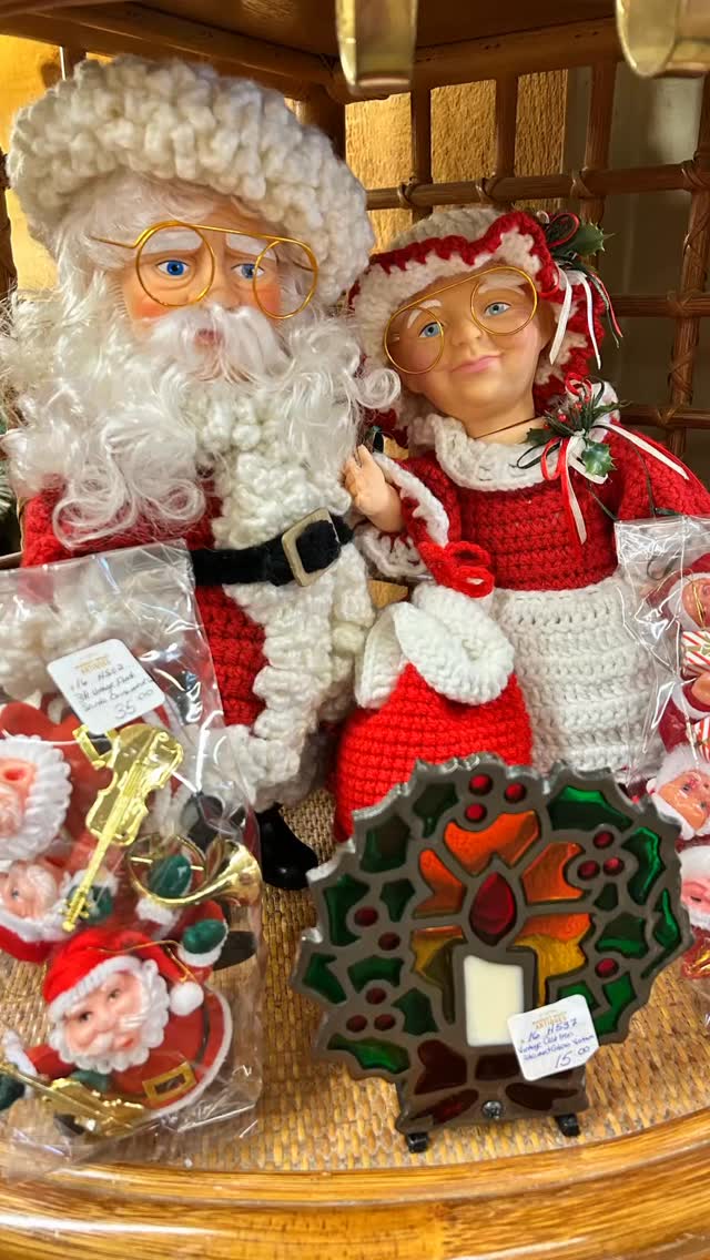 Step into the holiday memories! From vintage toys to classic decorations, this weekend is all about rediscovering the magic of Christmases past 🎁✨

#stjacobsmarket #vintagevibes #retro #antiquemarket #nostalgia #shoplocalontario #nostalgicholiday