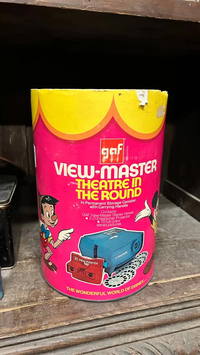 Think pink 💘 From small treasures to vintage decor, these rosy finds will make your heart happy - all 10-60% off storewide!

#stjacobsmarket #vintagevibes #antiquemarket #nostalgia #thinkpink