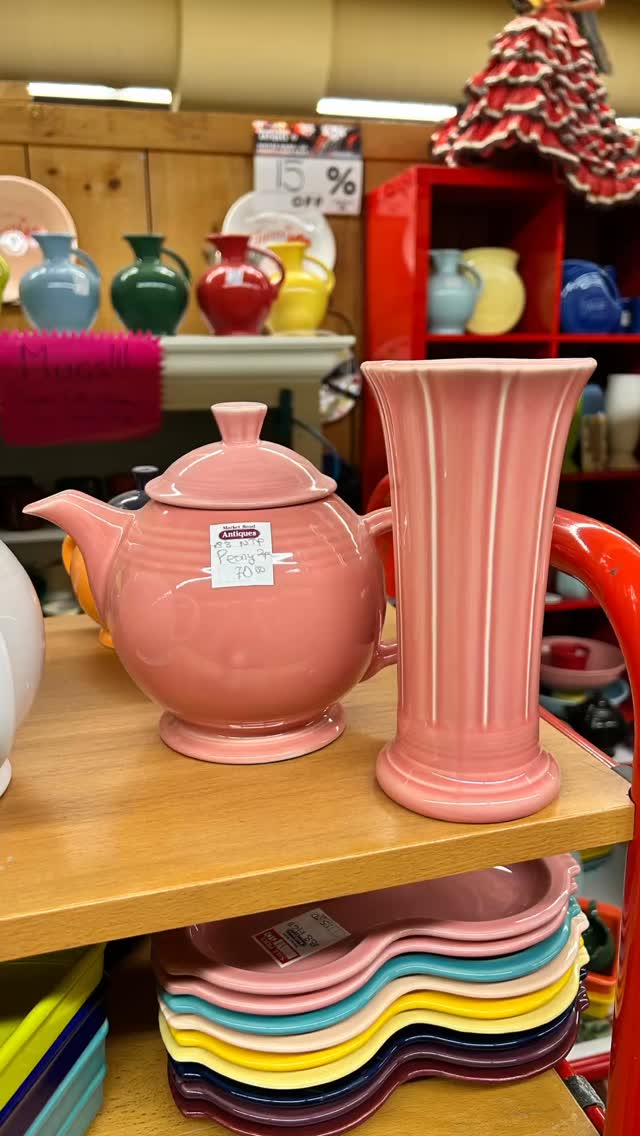 Pink perfection awaits 💕 After your stroll @stjacobsmarket pop in for charming pink vintage finds - all 10-60% off during our Winter Warm-Up Sale!

#stjacobsmarket #vintagevibes #antiquemarket #nostalgia #prettyinpink