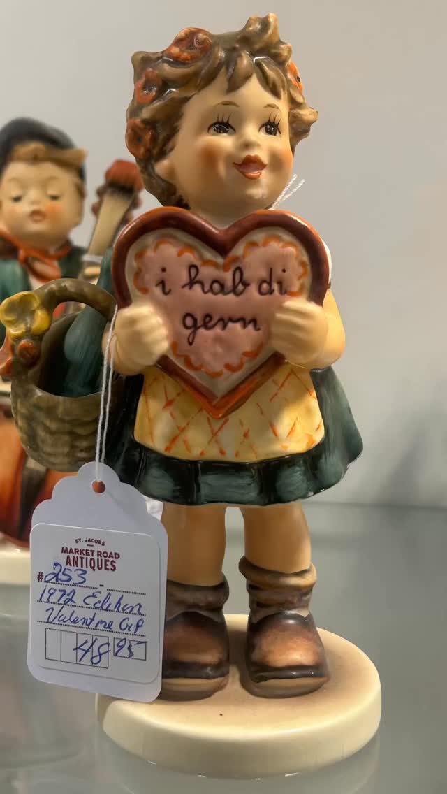 February starts with a little love 💕 Discover sweet vintage sentiments, charming decor, and heartfelt finds - all part of our Winter Warm-Up Sal with 10-60% off throughout the store. The perfect time to treat someone special (or yourself!)

#stjacobsmarket #vintagevibes #antiquemarket #nostalgia #vintagelove