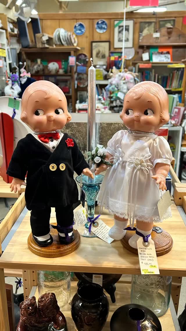 Last call for February favourites 💘 Our Winter Warm-Up Sale wraps up soon - don’t miss 10-60% off vintage treasures throughout the store. Now’s the time to scoop up the pieces you’ve been eyeing! 

#stjacobsmarket #vintagevibes #retro #antiquemarket #winterwarmupsale