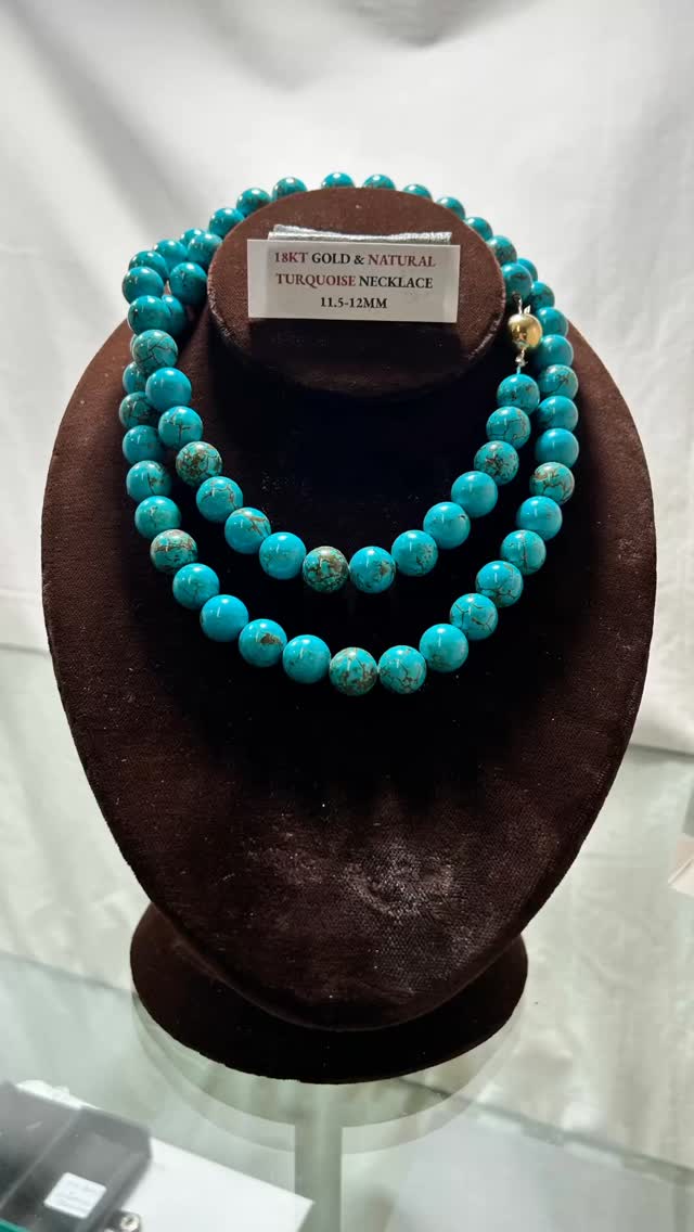 A calm and colourful Sunday 💚💙 Teal and aqua tones bring a fresh pop of colour to vintage glass, ceramics, and decorative pieces.

Take your time wandering the aisles - sometimes the best finds appear when you’re not even looking for them.

#stjacobsmarket #vintagevibes #retro #antiquemarket #sundayvintage