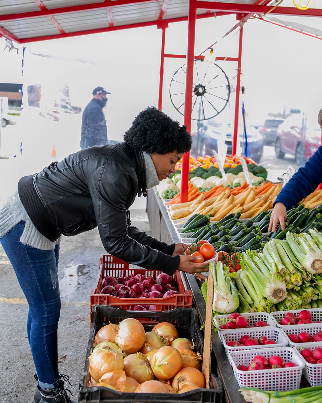 Think the outdoor market is hibernating? Think again. 🌱
Our outdoor market is still open, and yes — the farmers are here with fresh, local produce ready for your table. No off-season excuses.
And mark it down: the official outdoor season kicks off Thursday, March 26. Bigger, busier, and back in full swing.
Fresh air, fresh finds. See you out there.