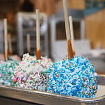Several caramel apples covered in colouful sprinkles at Olde Tyme Kettle Kitchen