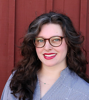 Headshot of Assistant Manager Ellena De Oliveira 